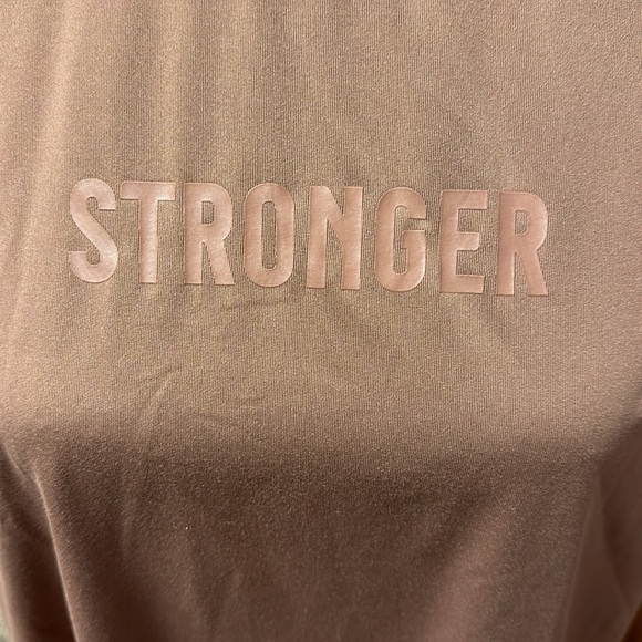 Stronger sleeveless workout top - Picture 2 of 4